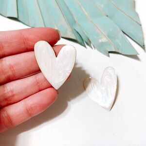 White flower stud earrings S161